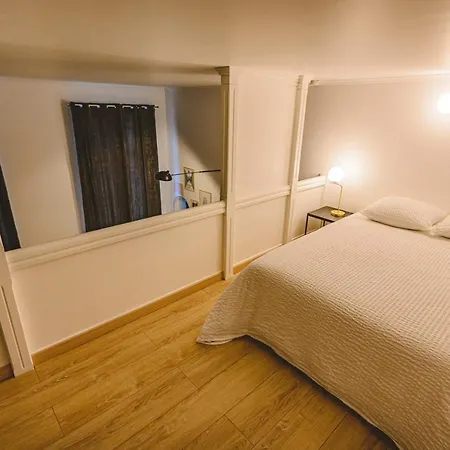 Апартаменты Hyper Centre - De *